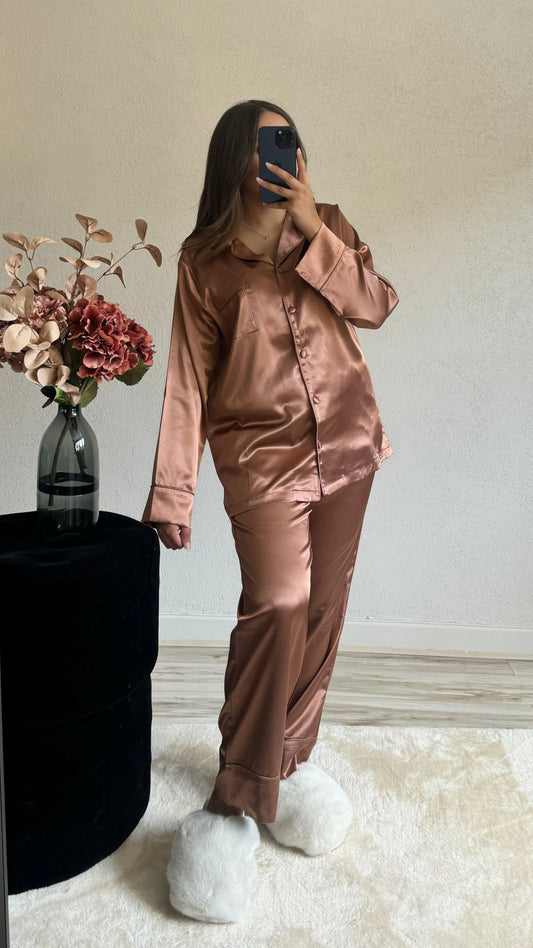 Glazed brown satin pajamas 